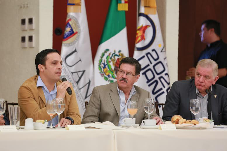 ANALIZAN DIPUTADOS PRI Y RECTOR DE UANL PREPA GRATIS