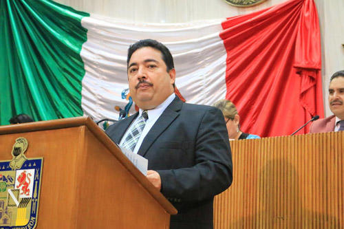 SOLICITA COSME LEAL CONSTRUIR PUENTE EN CADEREYTA