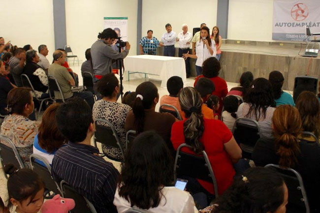 REALIZA ROSALVA LLANES SEGUNDO PANEL DE CAPACITACIÓN PARA EMPRENDER NEGOCIO