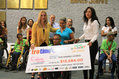 ENTREGA GLORIA TREVIÑO MONTO RECAUDADO A BENEFICIADOS DE CARRERA SIN LÍMITES SEGUNDA EDICIÓN