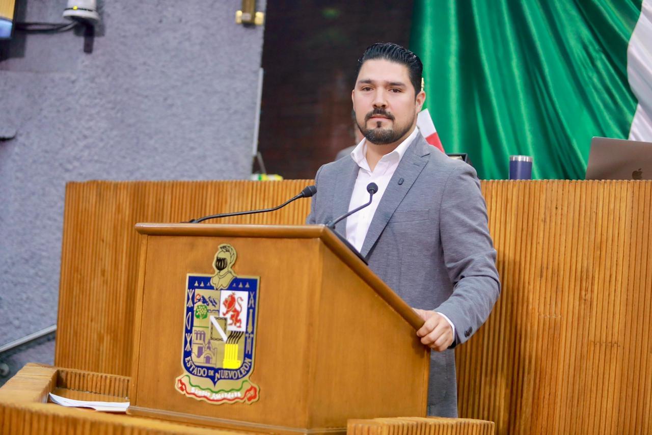 EXIGE FERNANDO AGUIRRE SEGURIDAD Y ENERGÍA ELÉCTRICA EN ESCUELA 