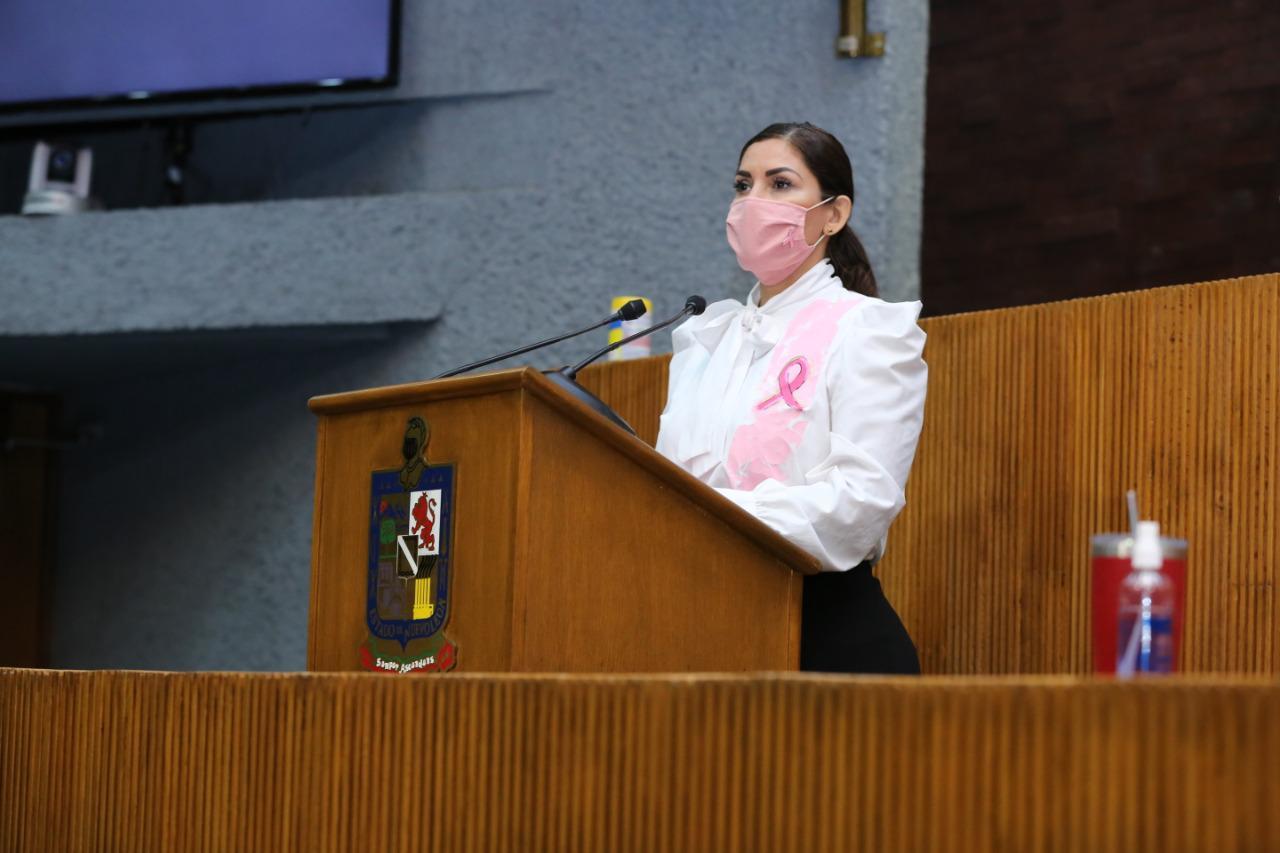 Aboga Karina Barrón por medicamentos y tratamientos oncológicos