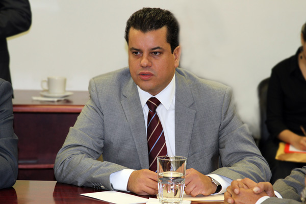 PANISTAS QUIEREN UN CHEQUE EN BLANCO: EDGAR ROMO