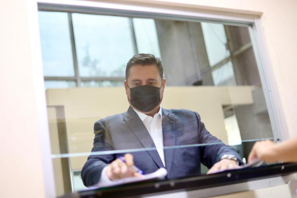 PRESENTA IBARRA REFORMA CONSTITUCIONAL A FAVOR DE JÓVENES