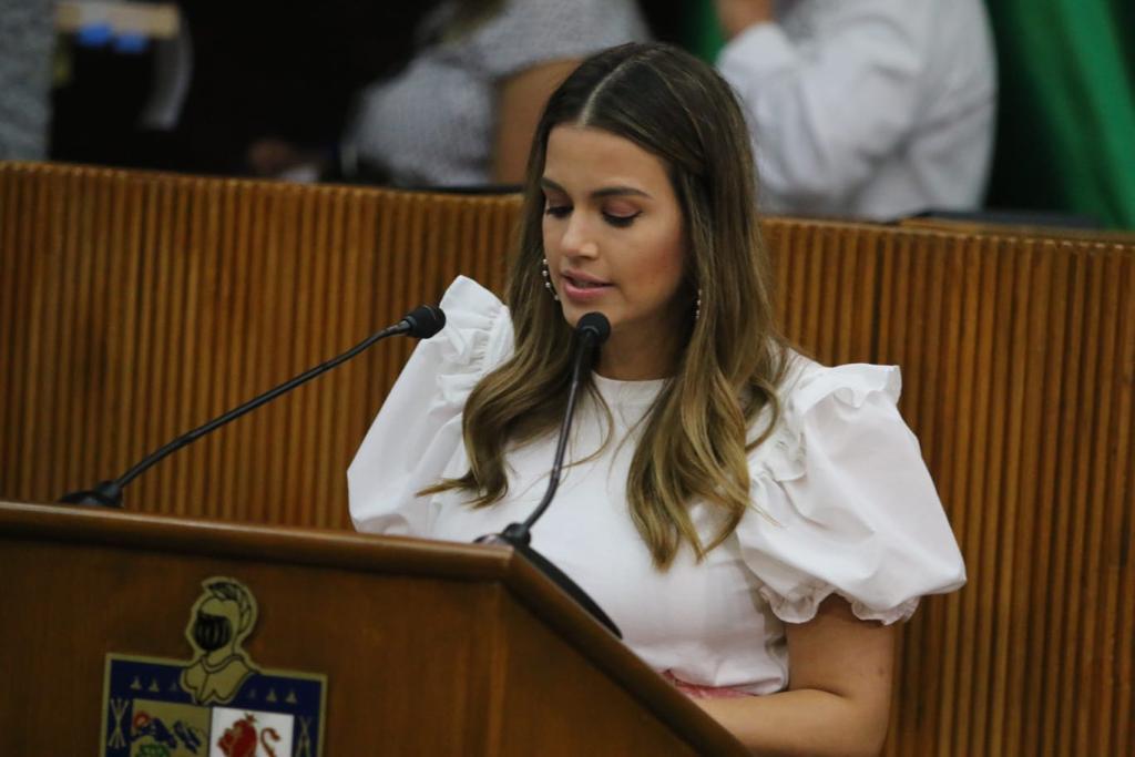 APRUEBAN ILUMINAR CONGRESO DE ROSA