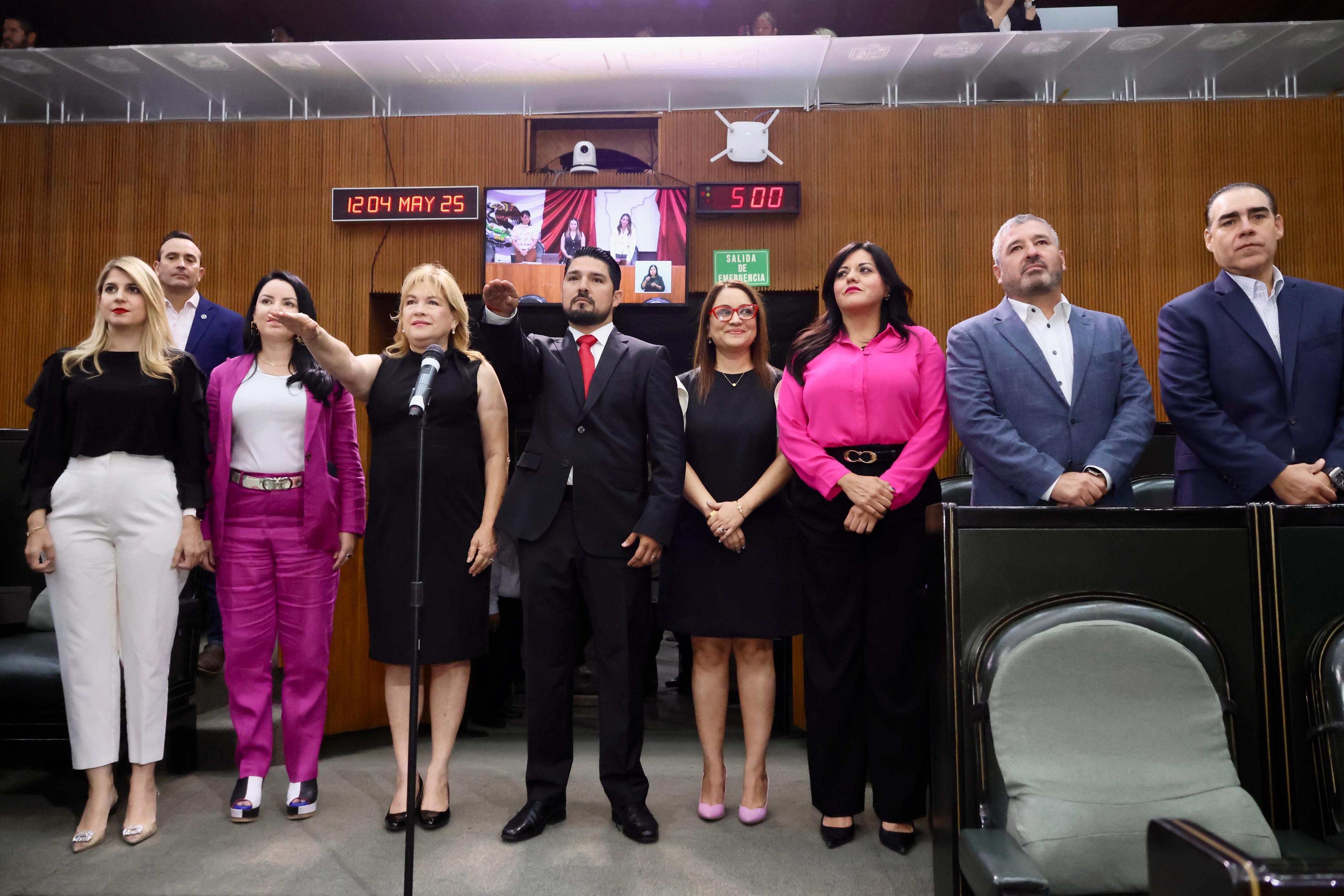 ASUMEN CÓMO NUEVOS DIPUTADOS DEL PRI BERTHA GARZA Y FERNANDO AGUIRRE