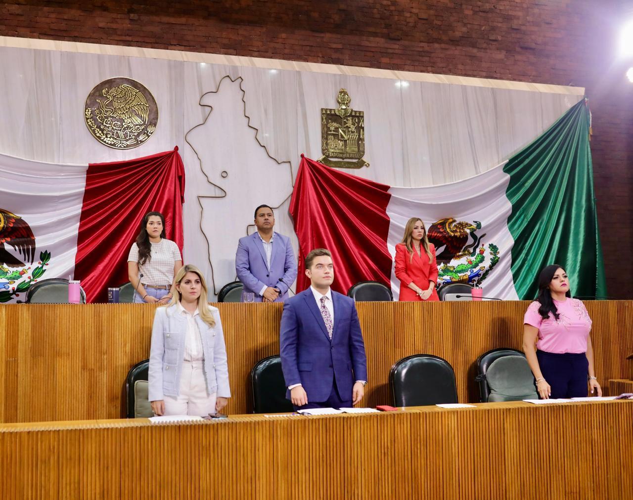 RINDIÓ CONGRESO MINUTO DE SILENCIO EN MEMORIA DE PERSONAS QUE MURIERON EN HUALAHUISES