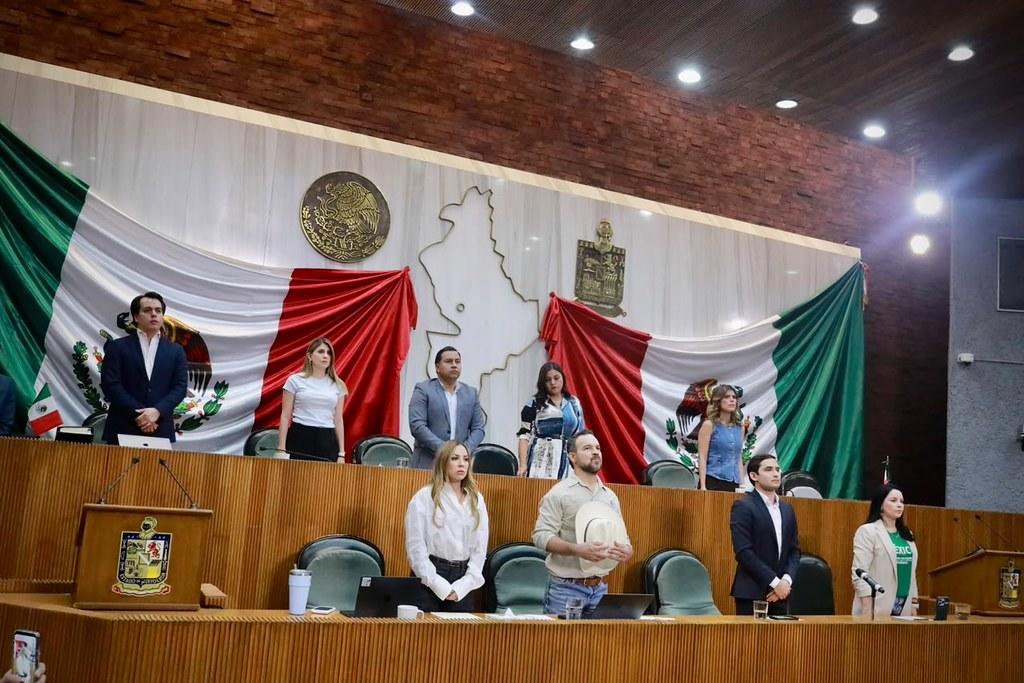 REALIZA CONGRESO MINUTO DE SILENCIO EN HONOR DE ELEMENTOS DE FUERZA CIVIL FALLECIDOS EN CUMPLIMIENTO DE SU DEBER
