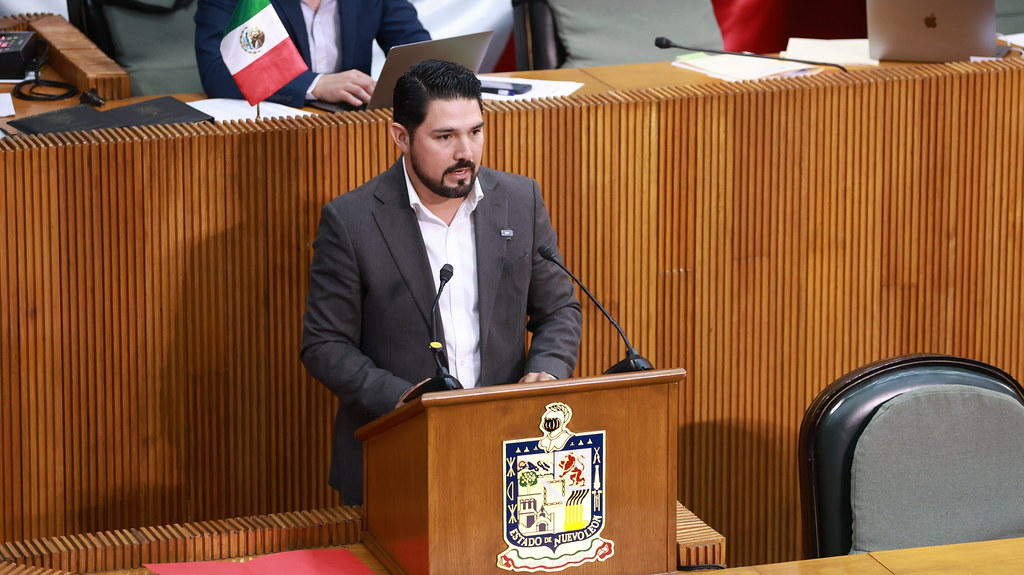PROPONE FERNANDO AGUIRRE ILUMINAR DE AMARILLO LA FACHADA DEL CONGRESO