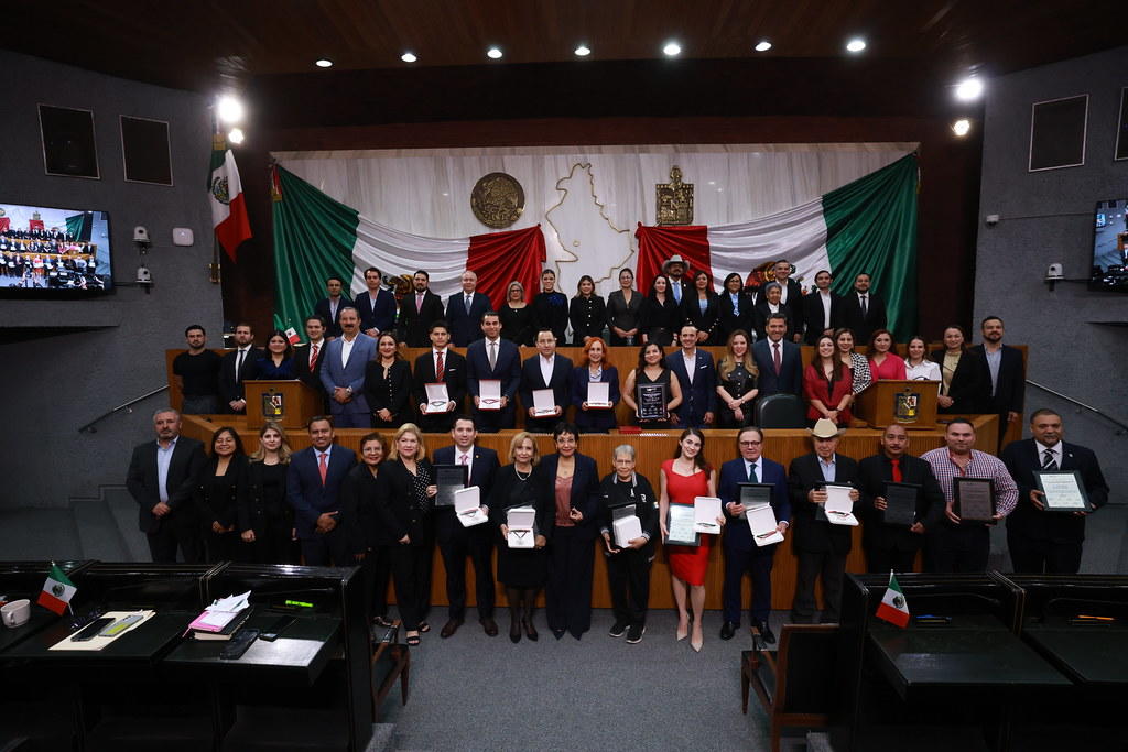 RECONOCE CONGRESO DE NUEVO LEÓN A 14 CIUDADANOS CON MEDALLA DE HONOR FRAY SERVANDO TERESA DE MIER